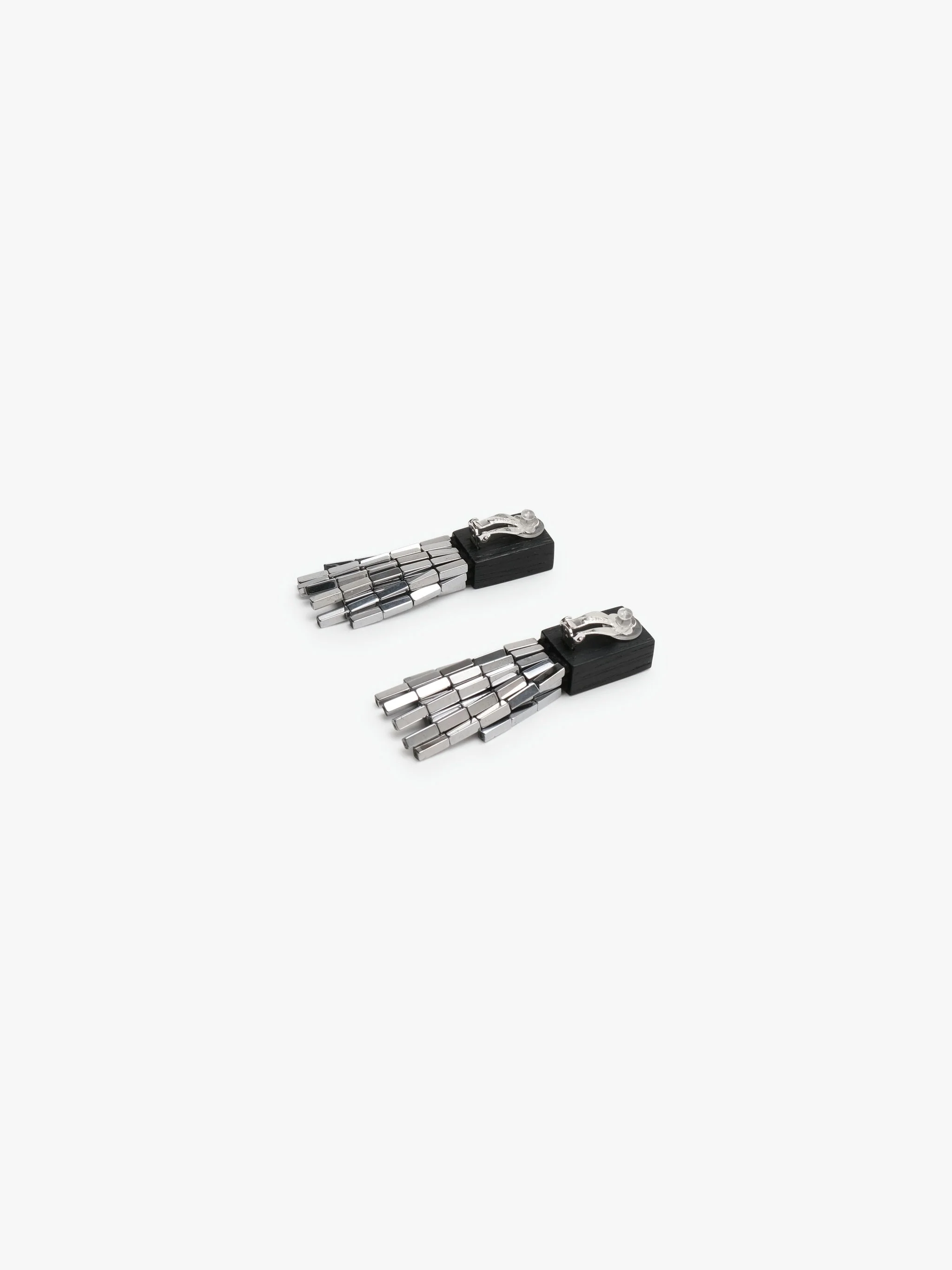 Aria earring: hematite stone, acacia - Image 3
