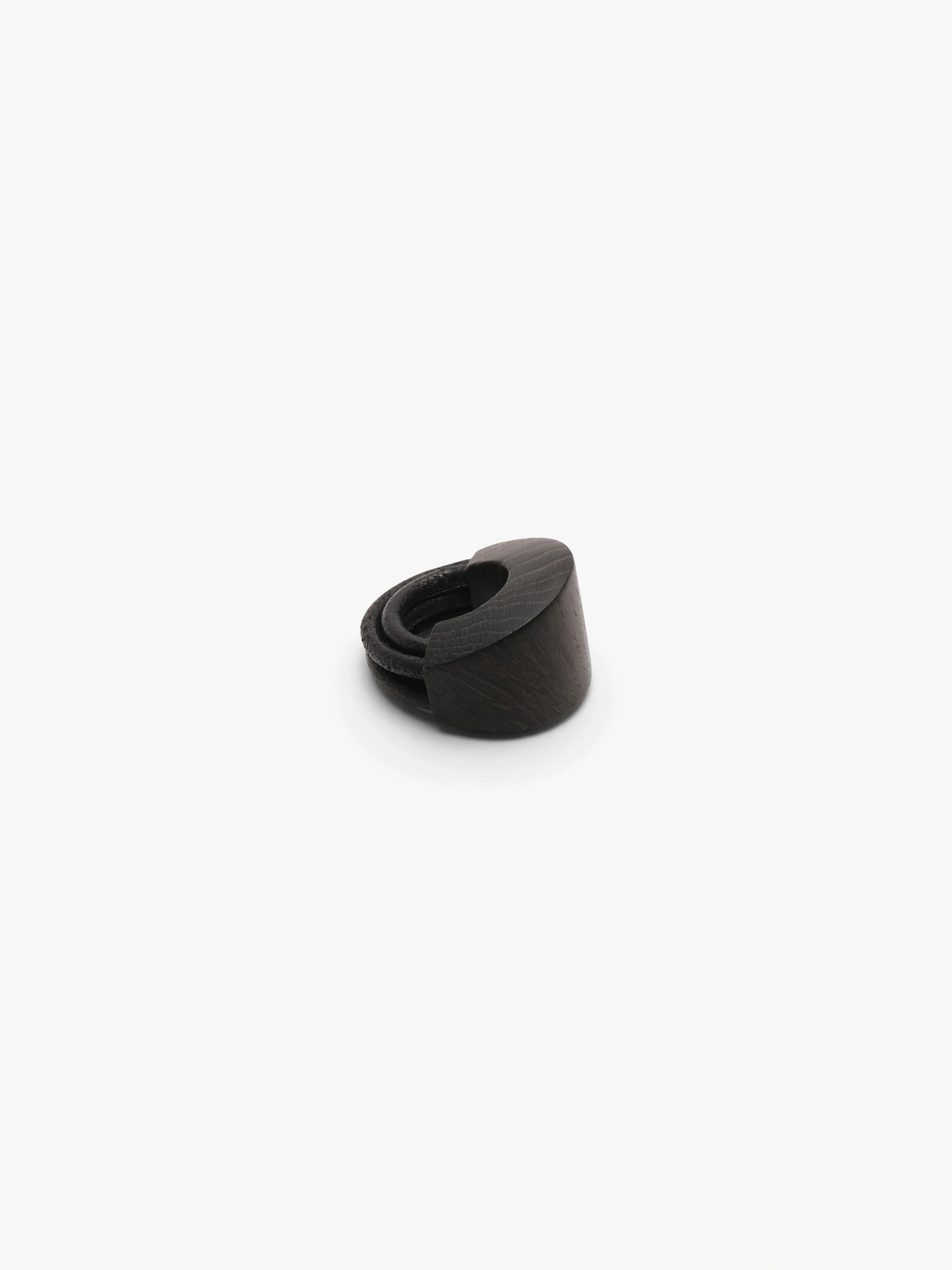 Brontea ring: bog oak, leather - Image 4