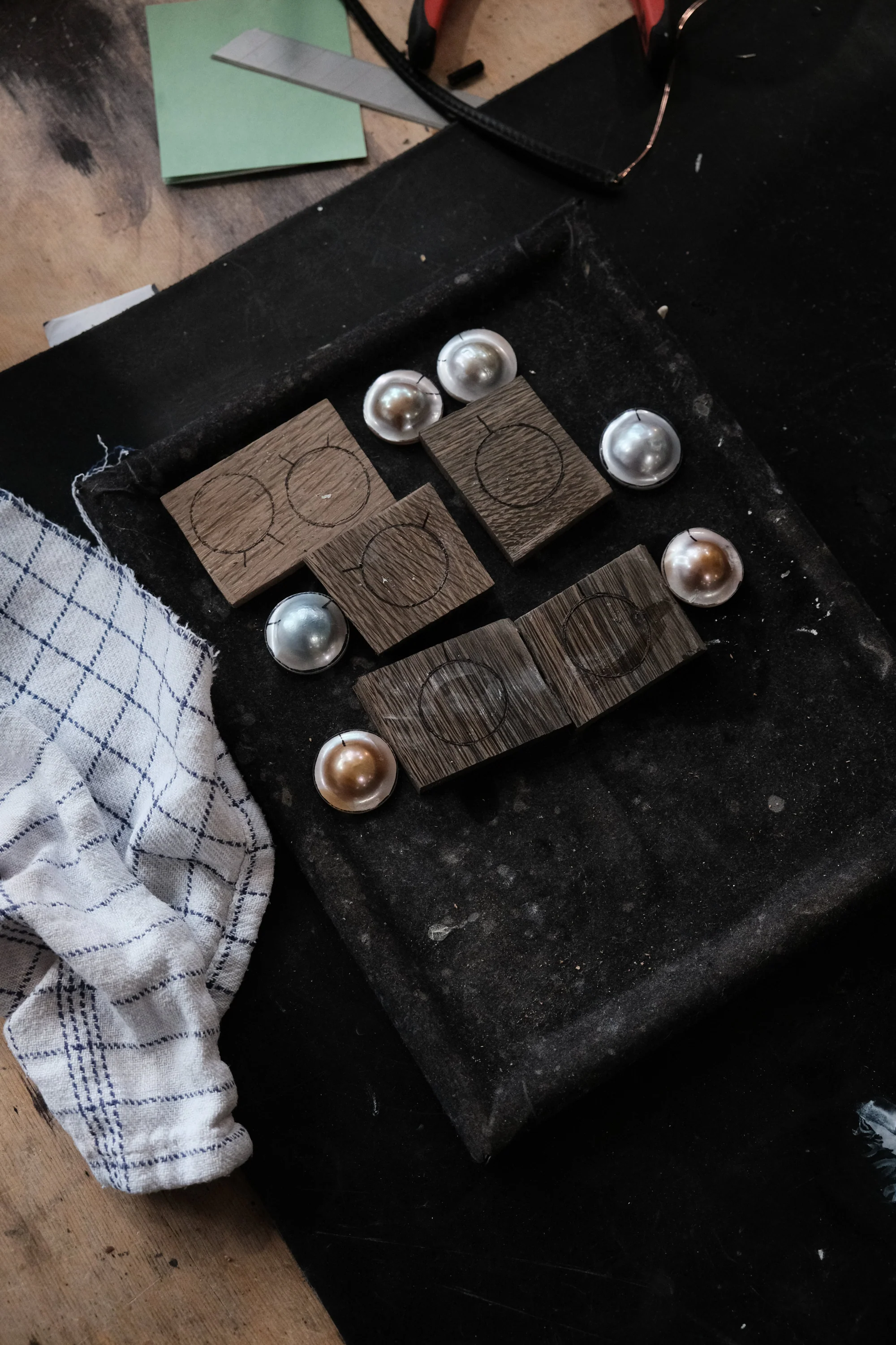 Earrings: Mabé pearl, bog oak - Image 3