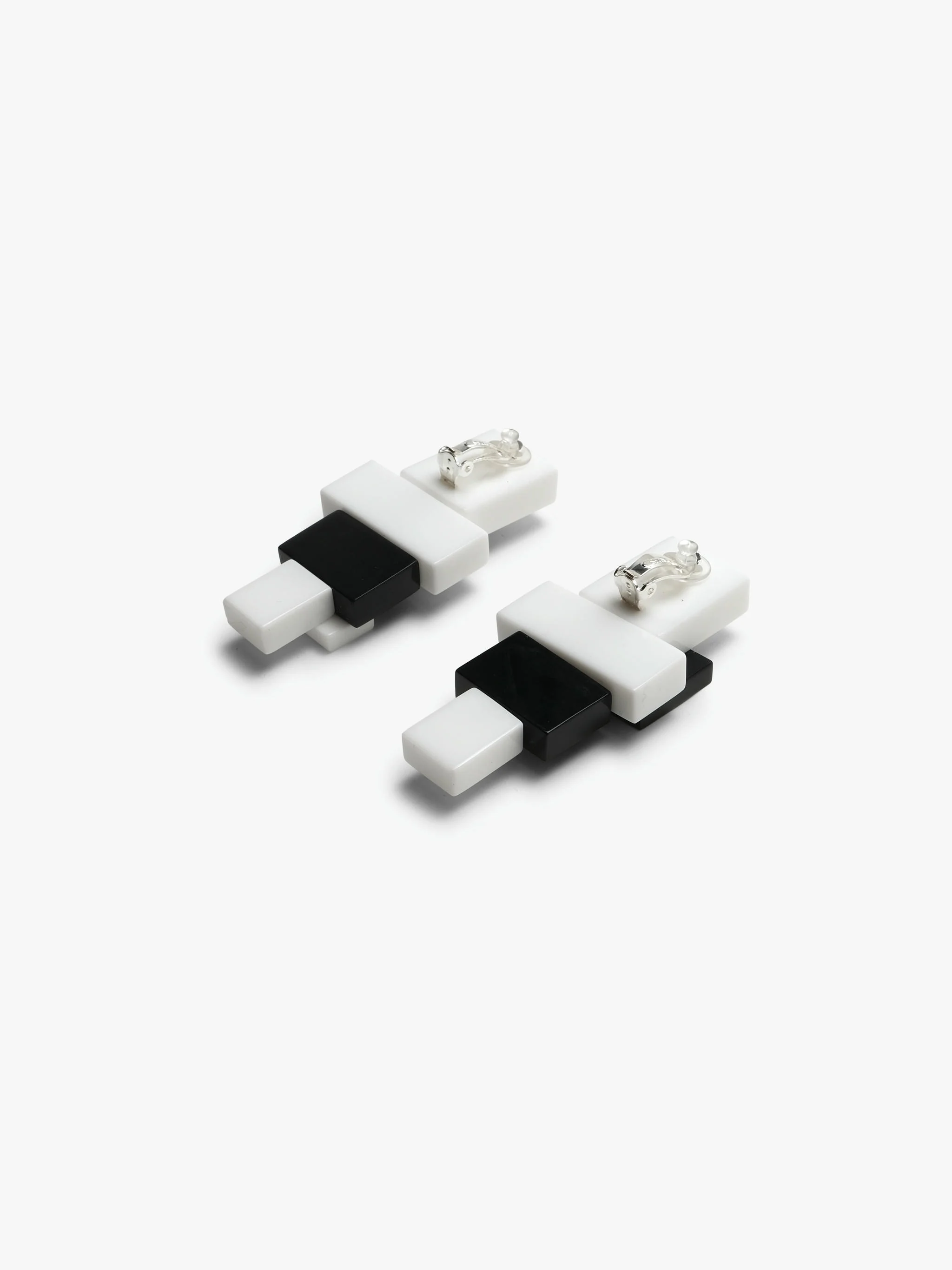 Elio earring: black/white acrylic - Image 3