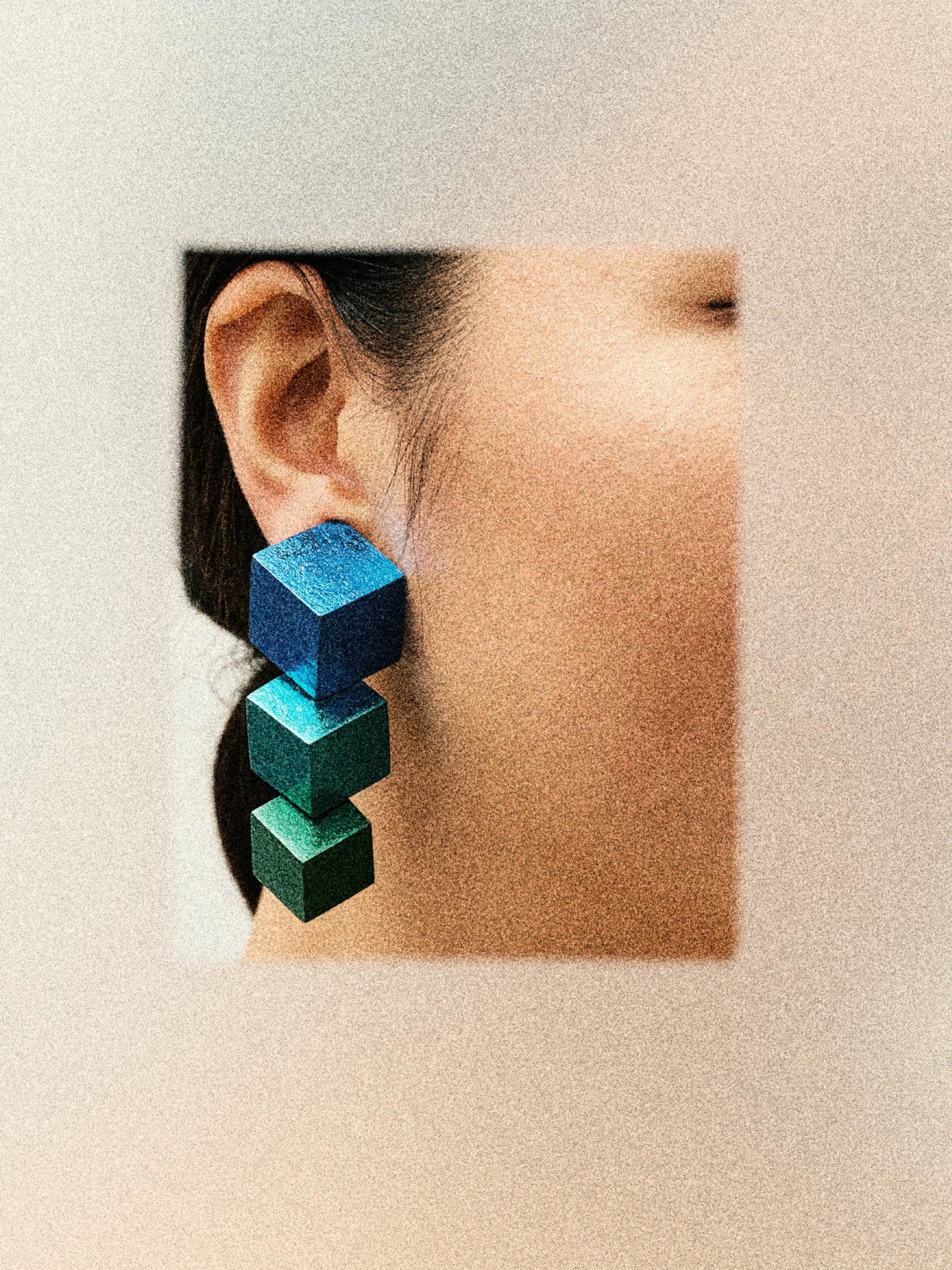 Ignis earrings: blue/green - Image 2