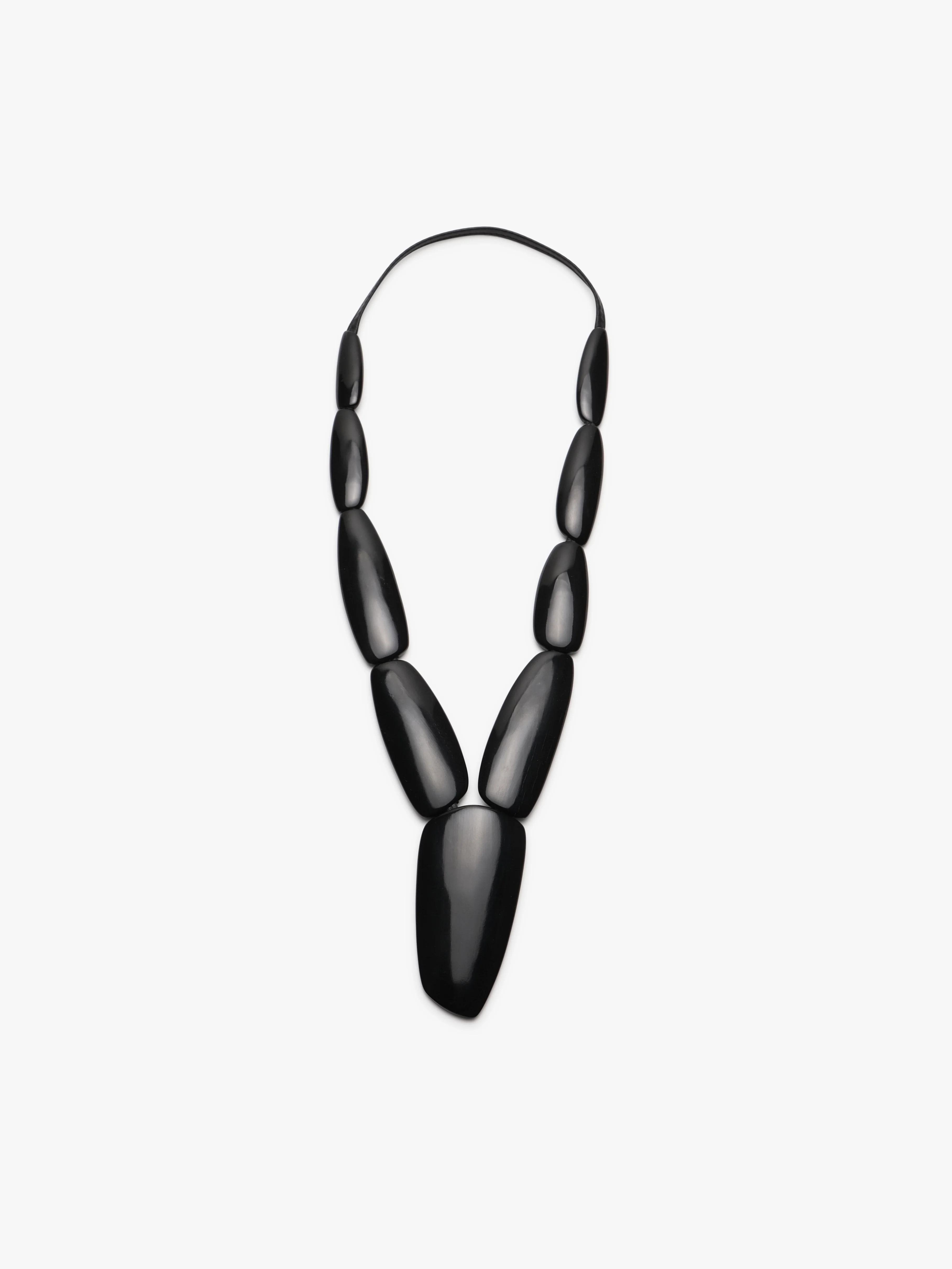 Isma necklace black