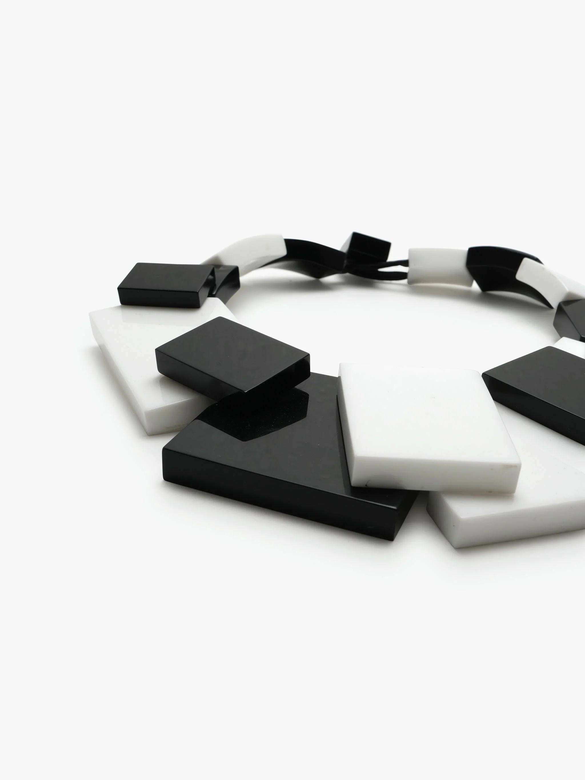 Issa necklace: black/white acrylic - Image 4