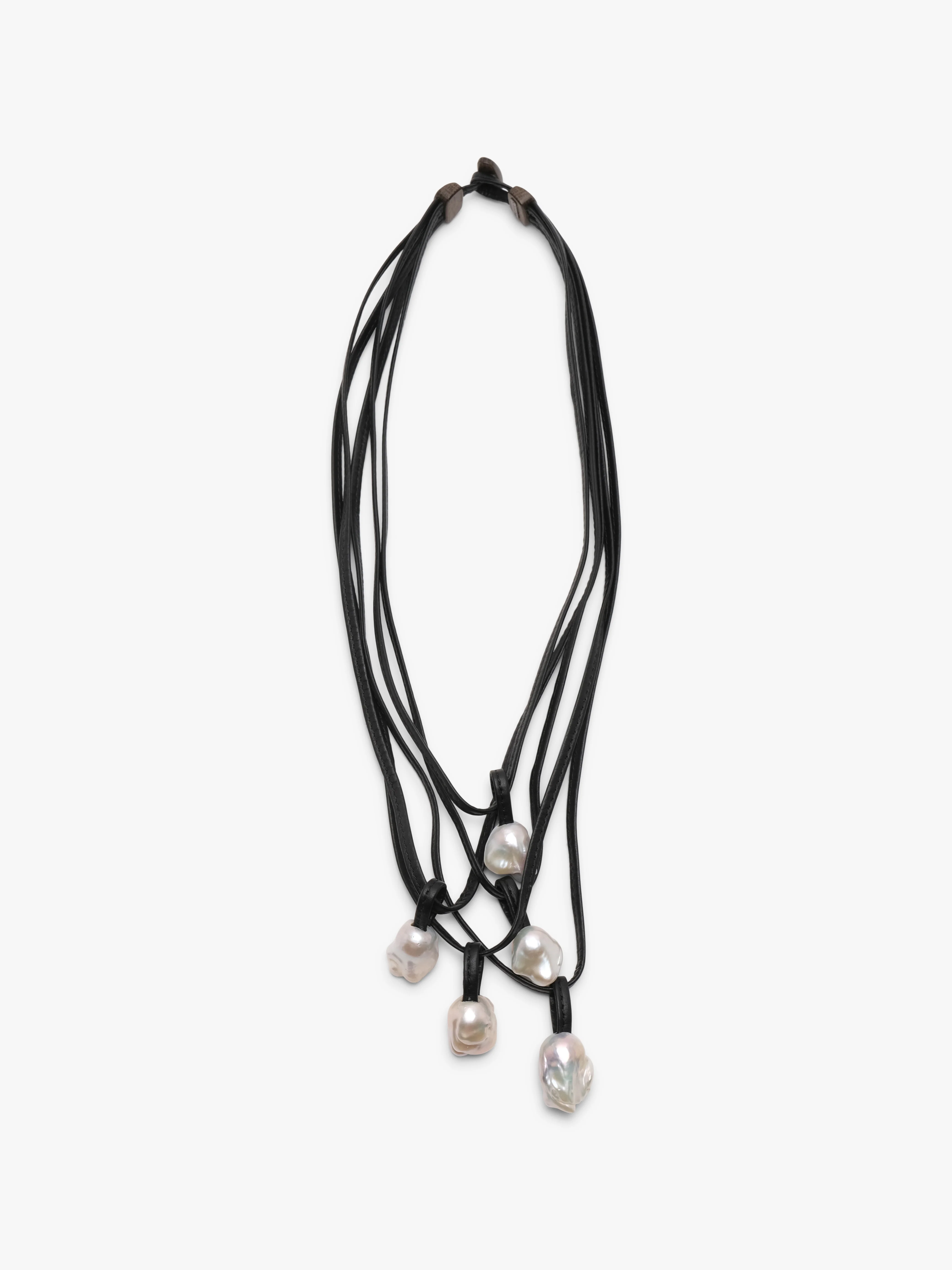 Clivé necklace: baroque pearls, leather - Image 4