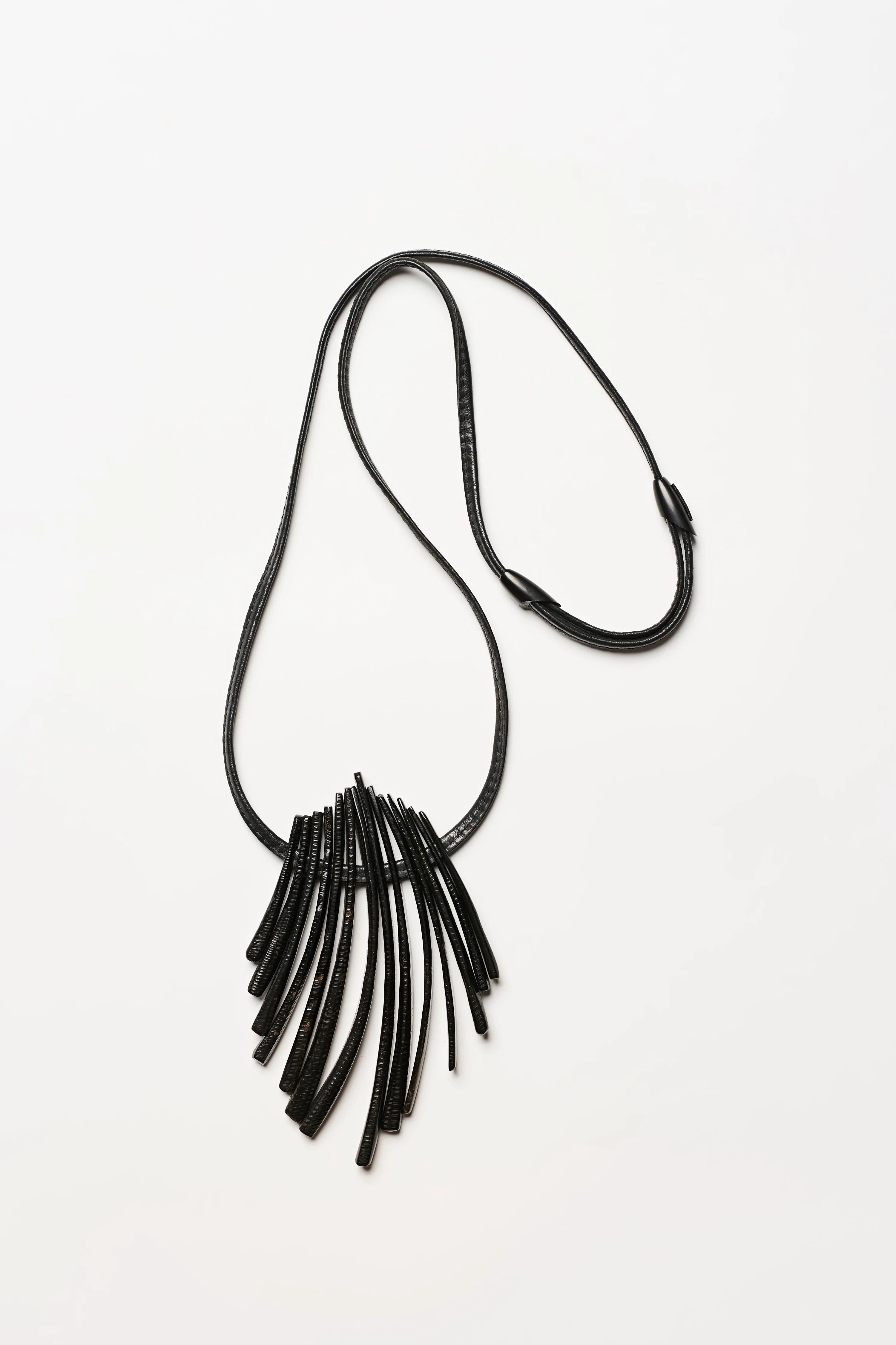 Nicole pendant: horn, leather - Image 3