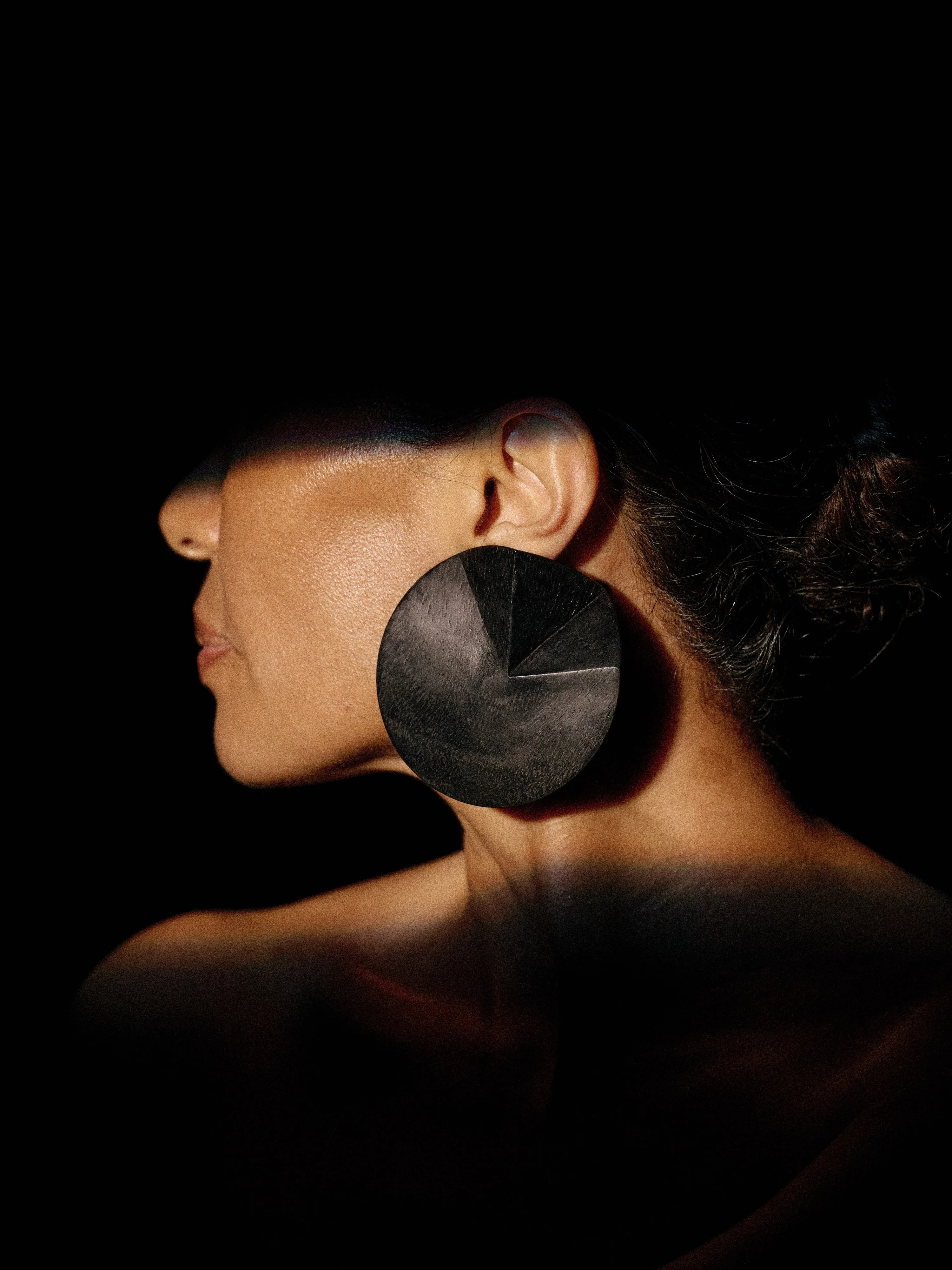 Nomi earrings: black acacia - Image 2