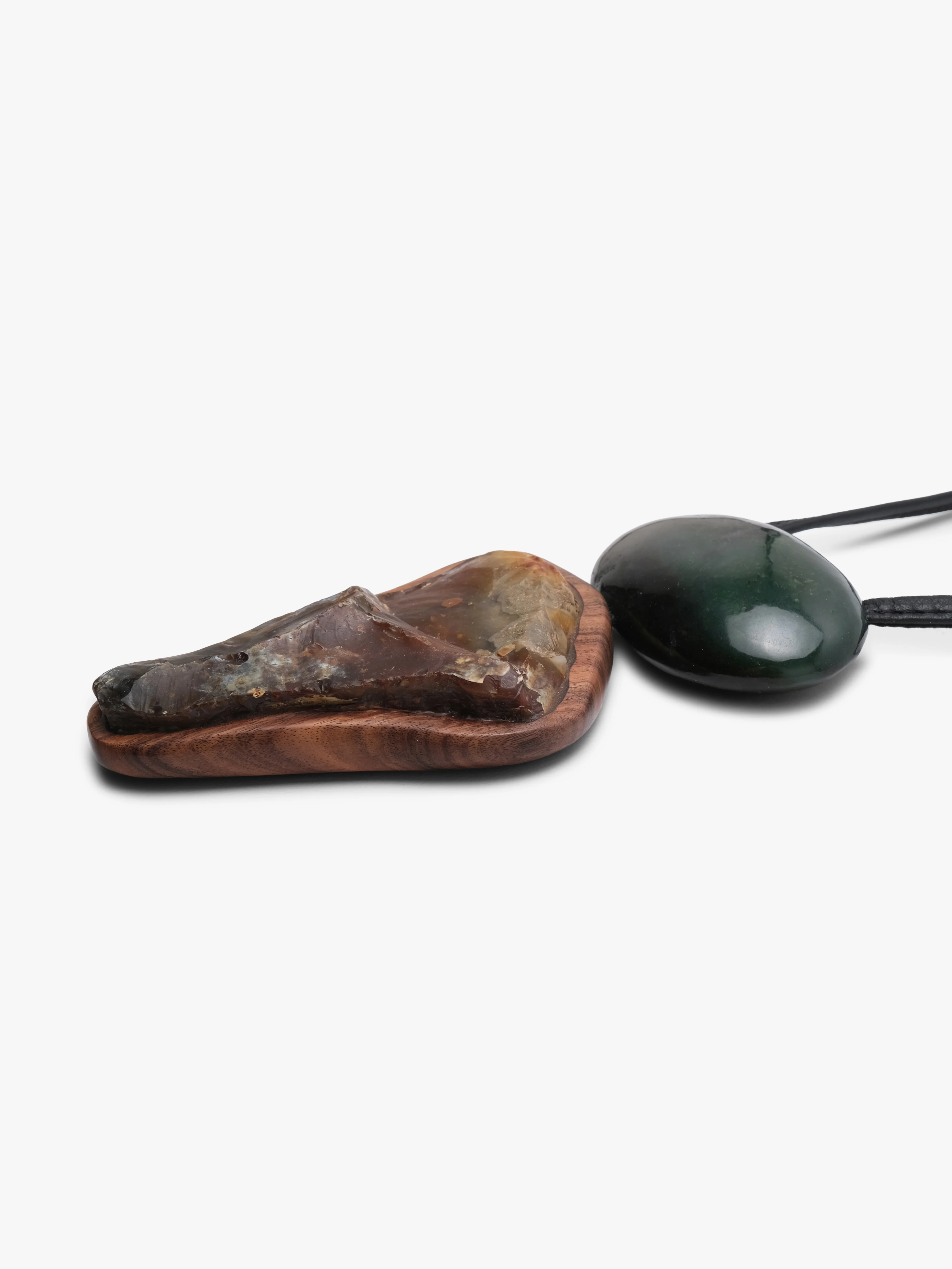 Pendant: nephrite, flint, walnut - Image 4