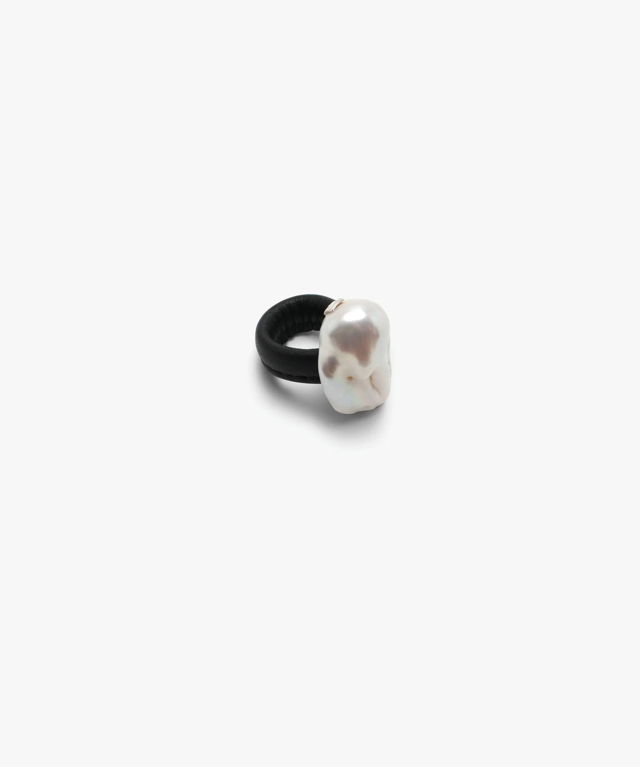 Lune ring: baroque pearl, leather - Image 5