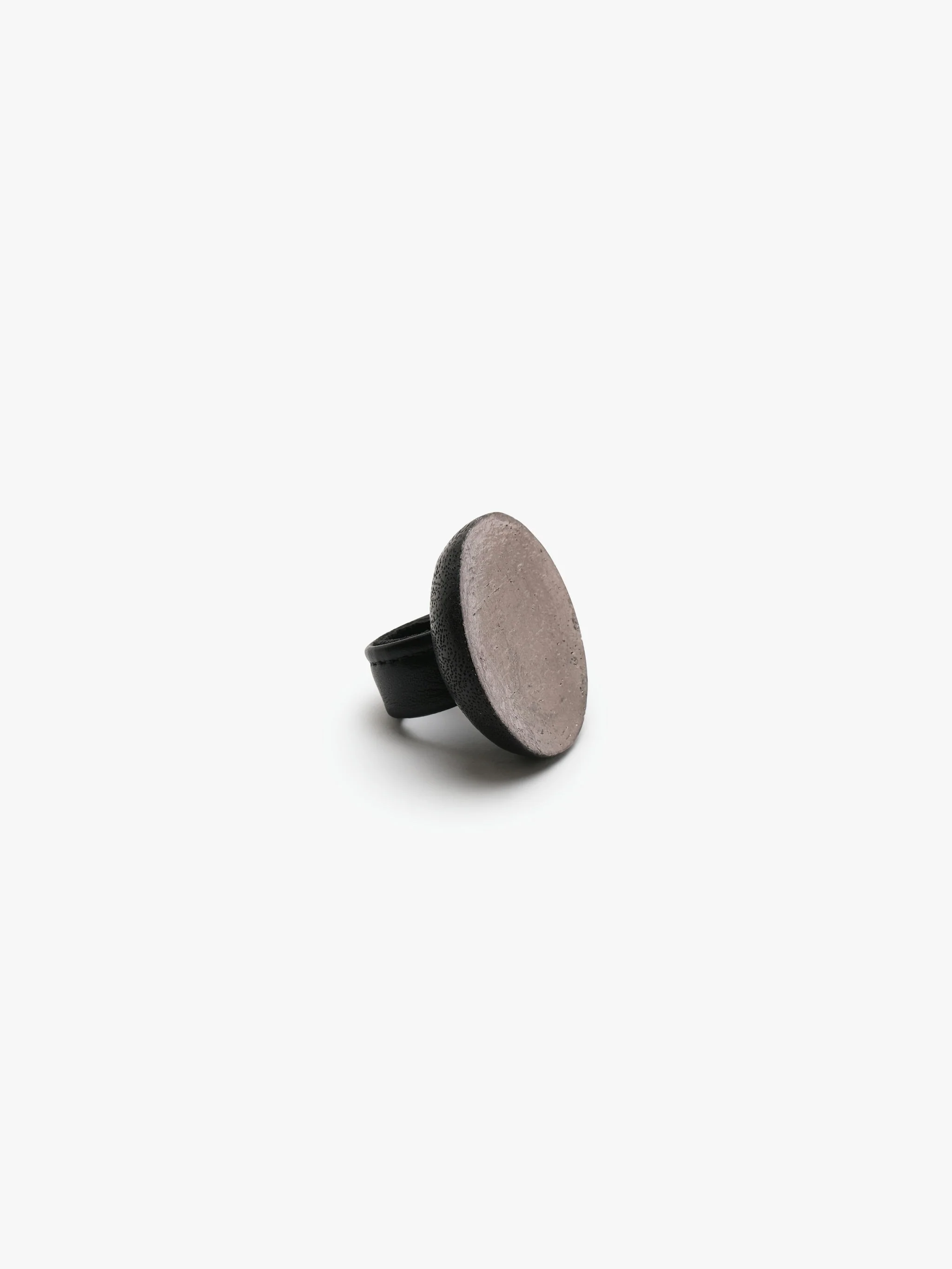 Sora ring: acacia, silverfoil, leather - Image 3