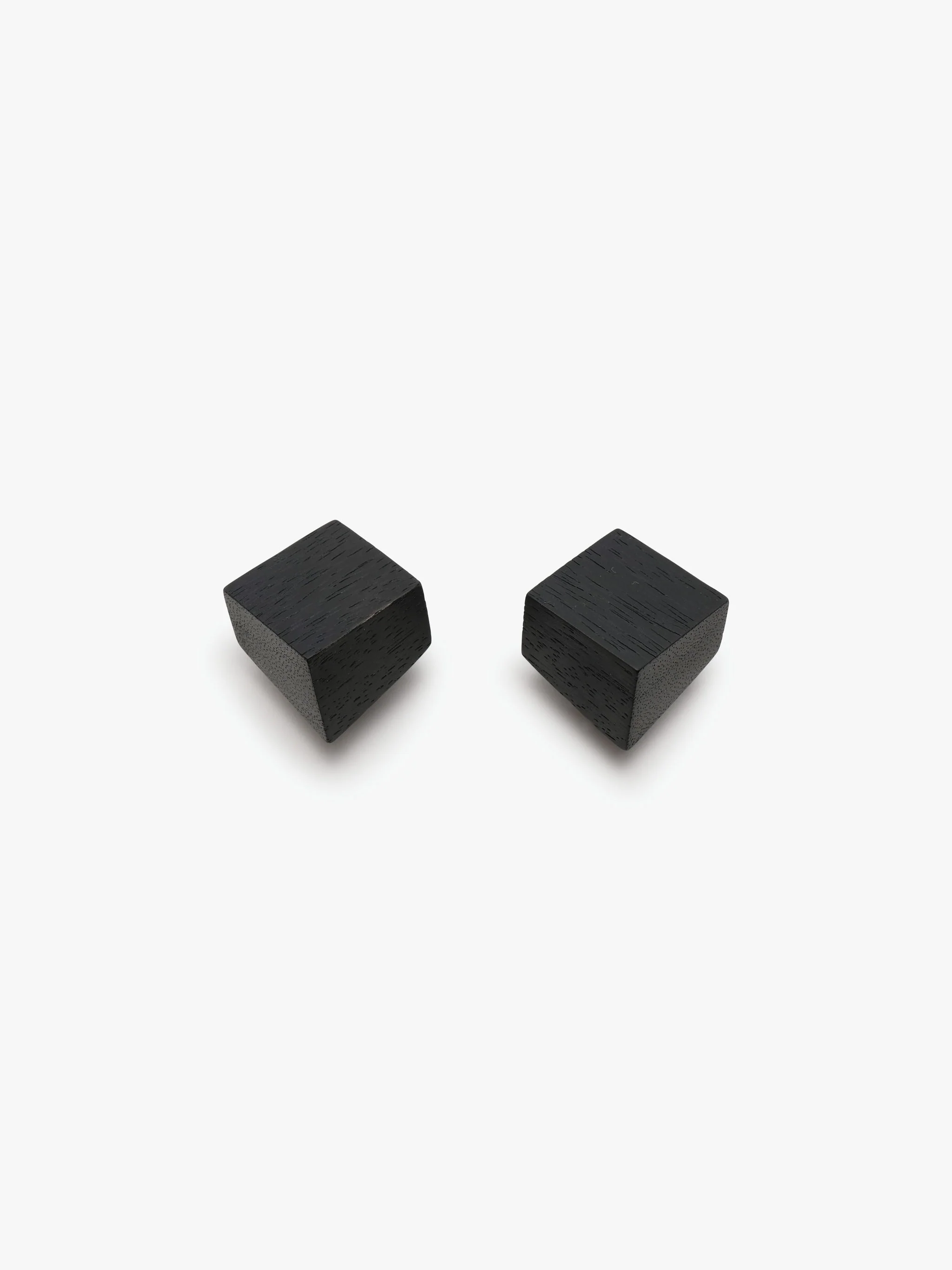 Venia earring: black acacia - Image 3
