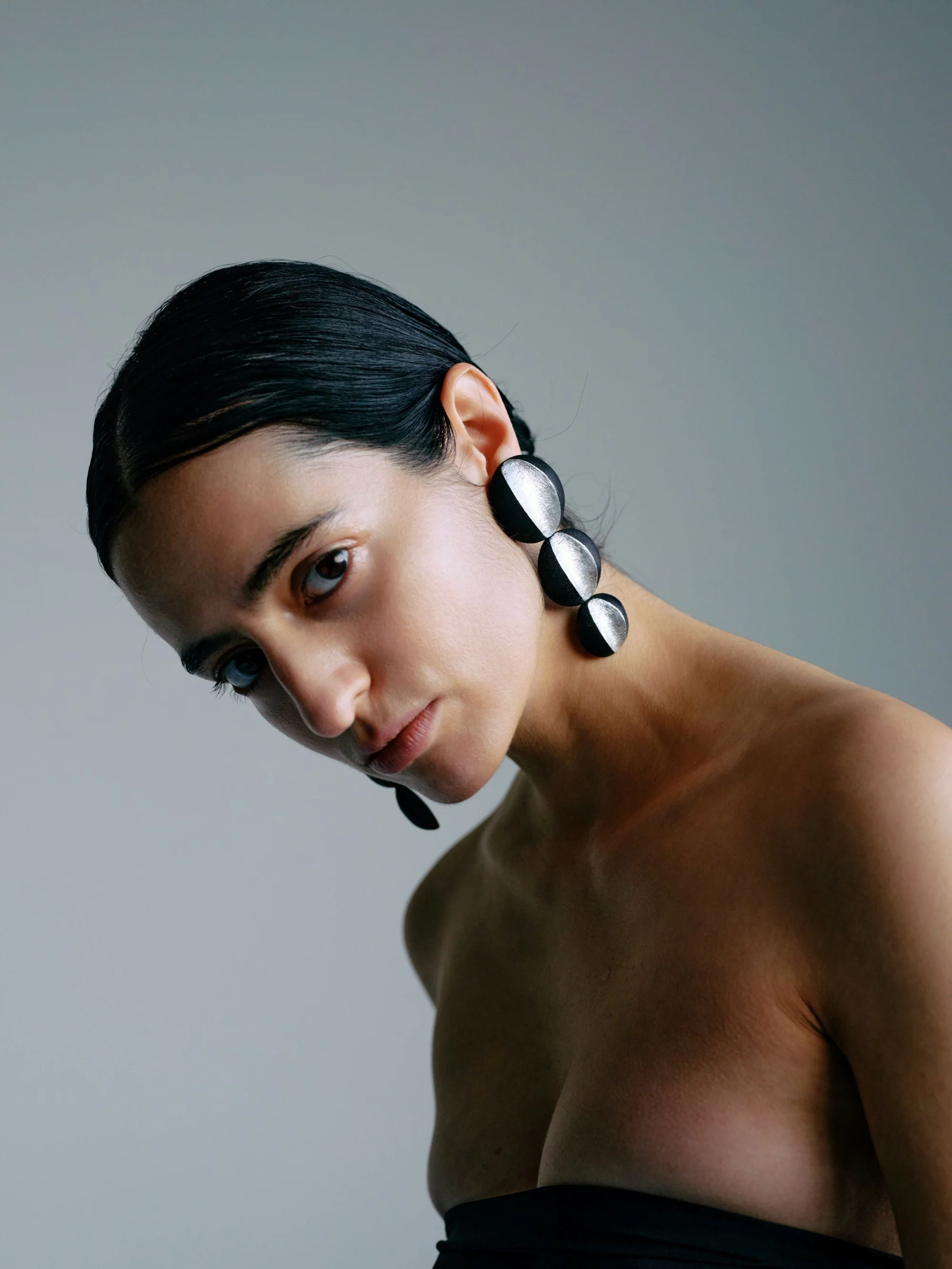 Zuri earrings: acacia, silverfoil - Image 2